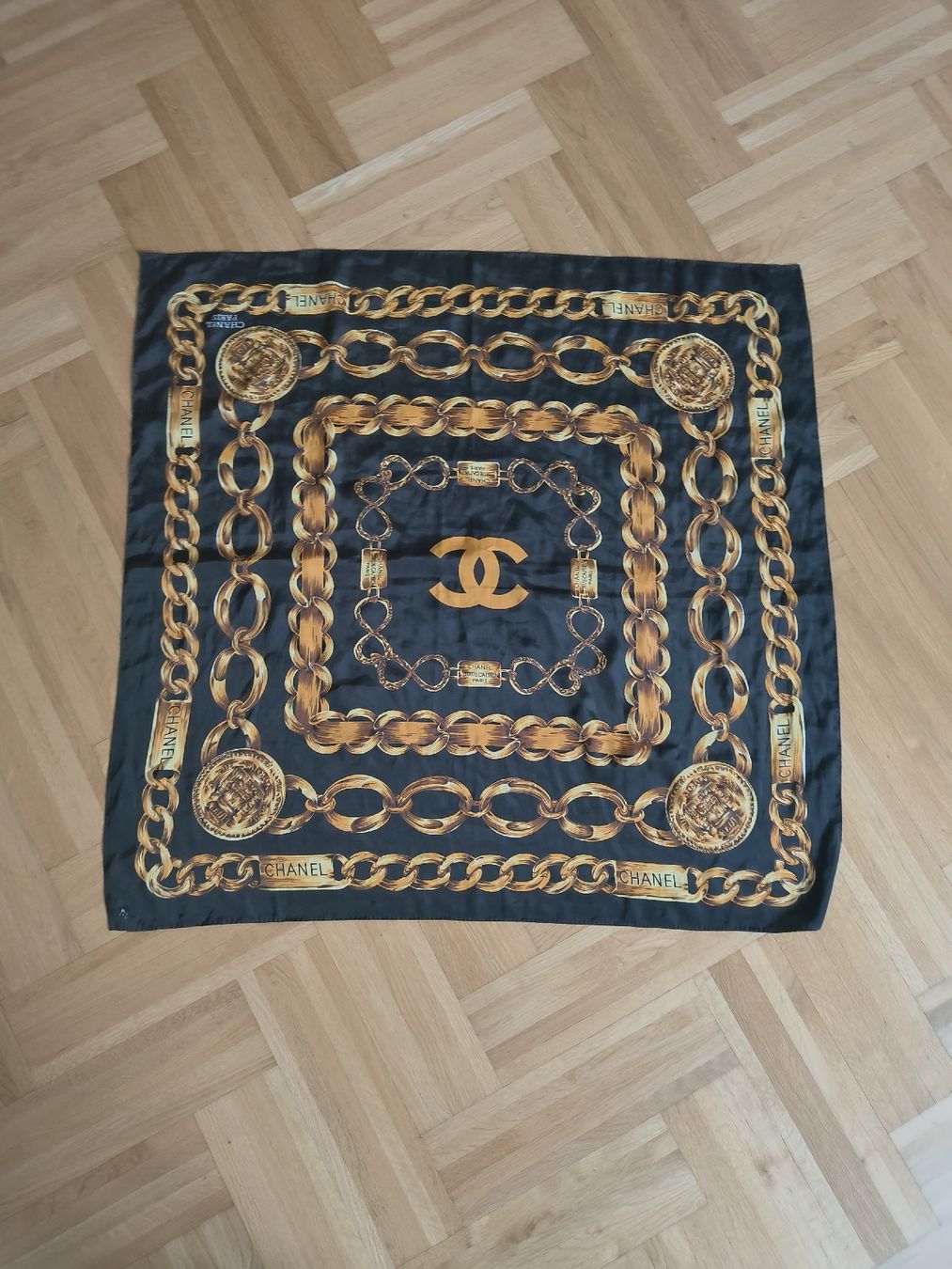 Chanel Foulard & Sciarpe: CHANEL Seidentuch – Usato da Zürich venduto da Anni_Z 1
