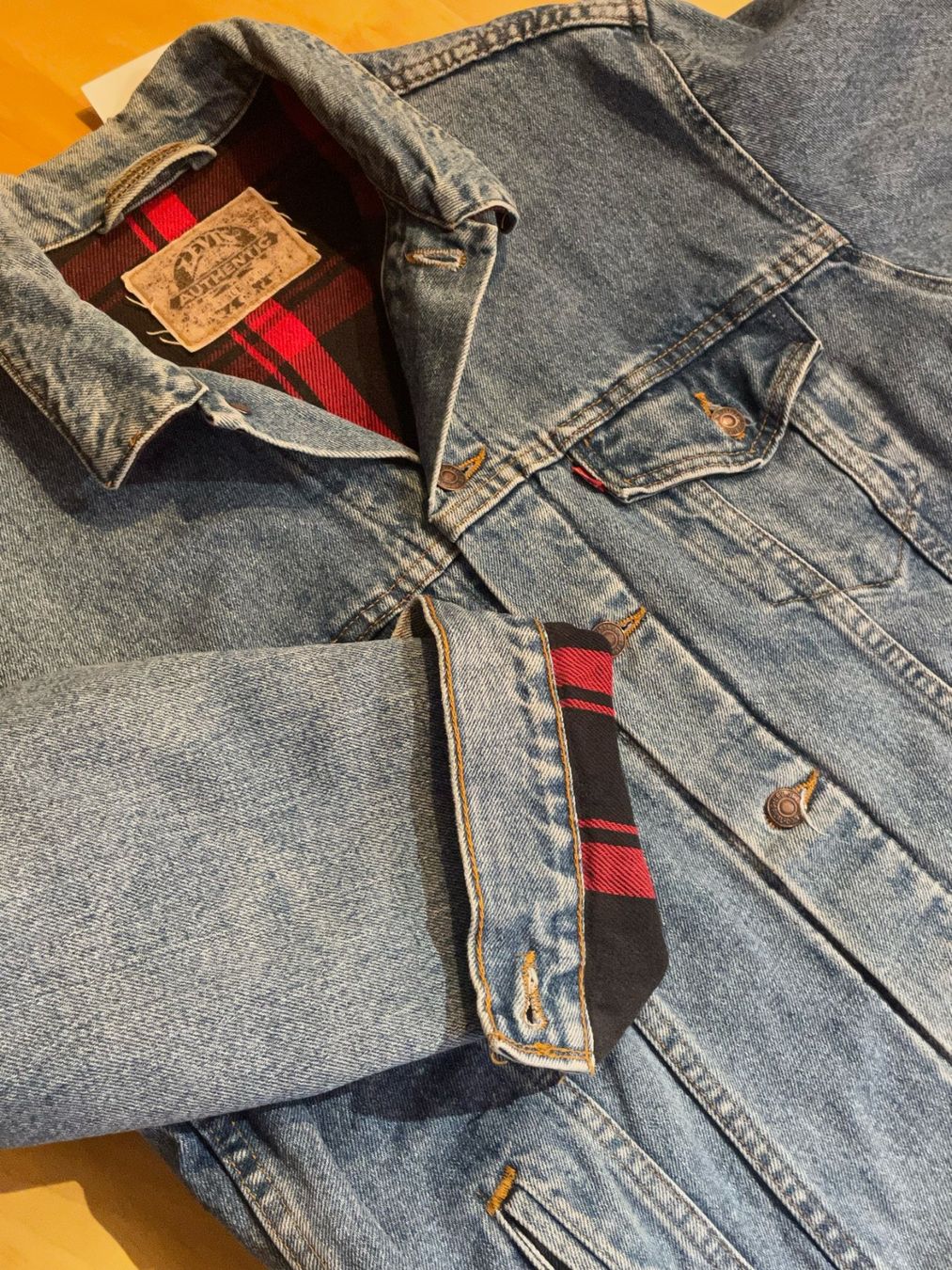 Levi's Jacken: VINTAGE LEVI'S PLAID LINED DENIM JACKET SZ: M – Gebraucht aus Cortaillod von Stay_Alive_vintage 3
