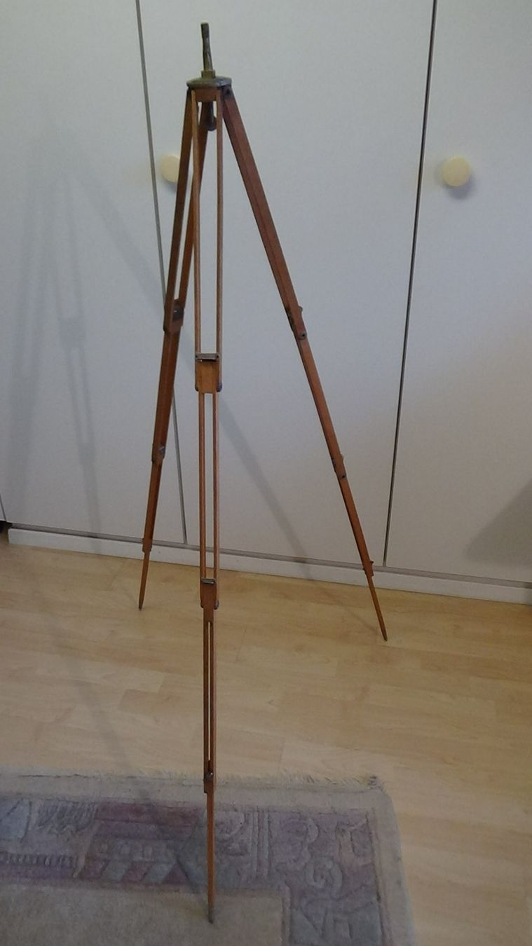 Treppiedi & Teste: Antikes Holzstativ – Usato da Wiedlisbach venduto da Bobesch10 1