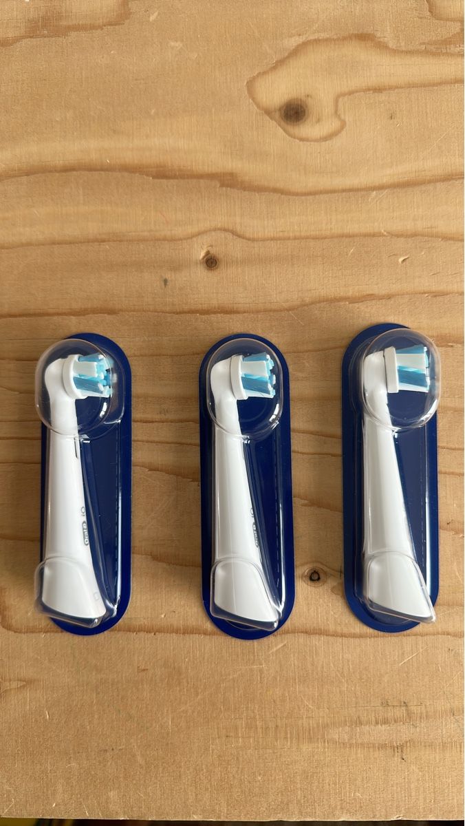 Oral B Cura dei denti: 3x Oral-B Ersatzbuersten NEU – Nuovo e nell'imballaggio originale da Basel venduto da Ozg02
