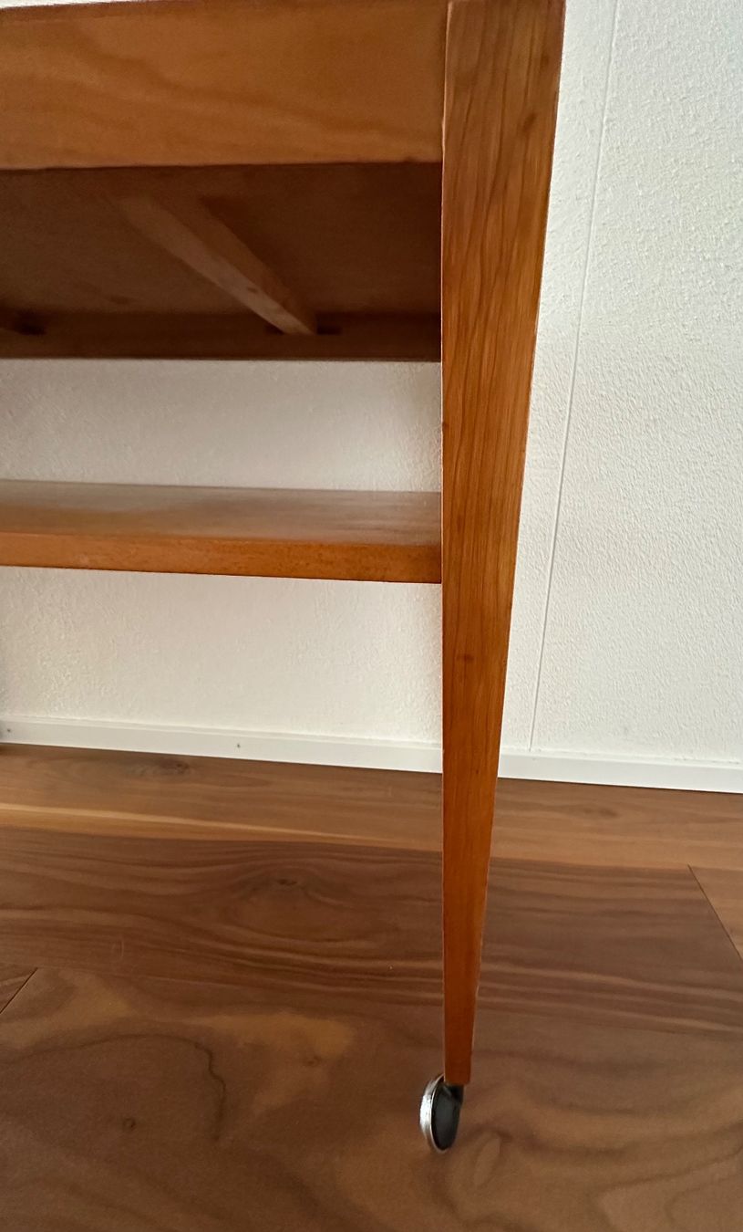 Carrelli di servizio: Kirschbaum Servierwagen mit klarer, schlichter Linie elegant – Usato da Jonschwil venduto da zni_65m7 2