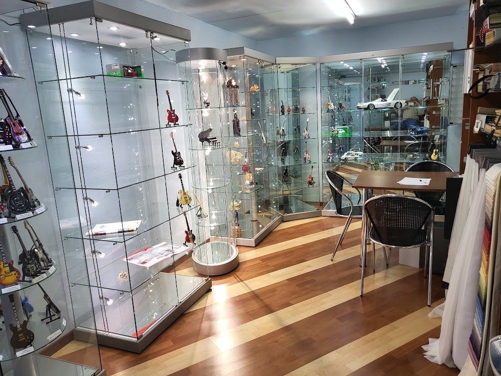 Vetrine: Glasvitrine, Silber,Kirsch&Wenge,LED B.157cmxT.40cmxH.181cm – Nuovo e nell'imballaggio originale da Kriens venduto da GCgestaltung.17 9