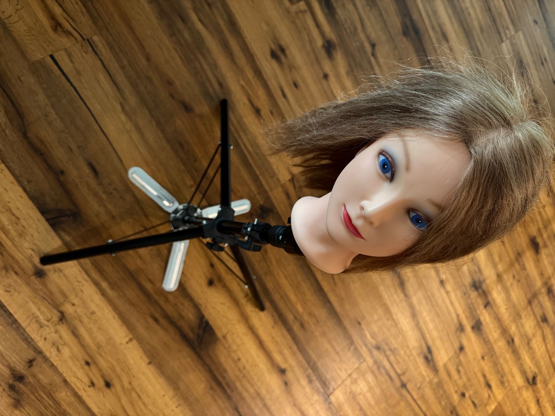 Puppen: Frisierkopf auf Stativ – Gebraucht aus Rain von 360 3