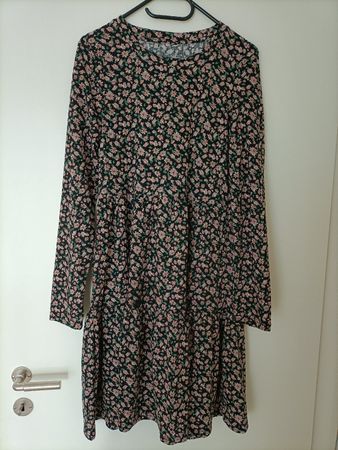 Geblümtes Kleid in Grösse M, NEU!