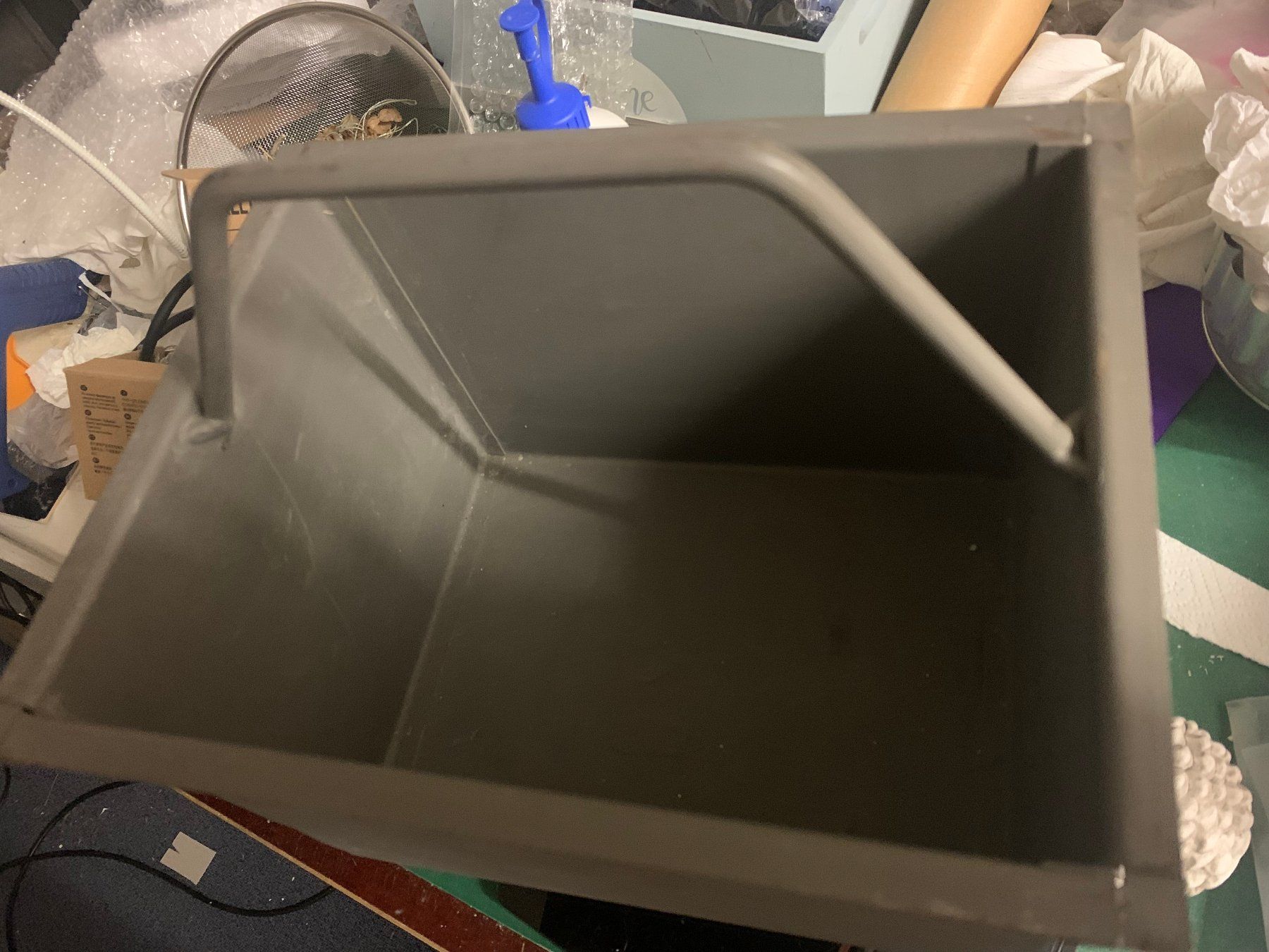 Transportkisten: Vintage Metall Tragebox mit Griff grau – Gebraucht aus St. Gallen von Miousch 1
