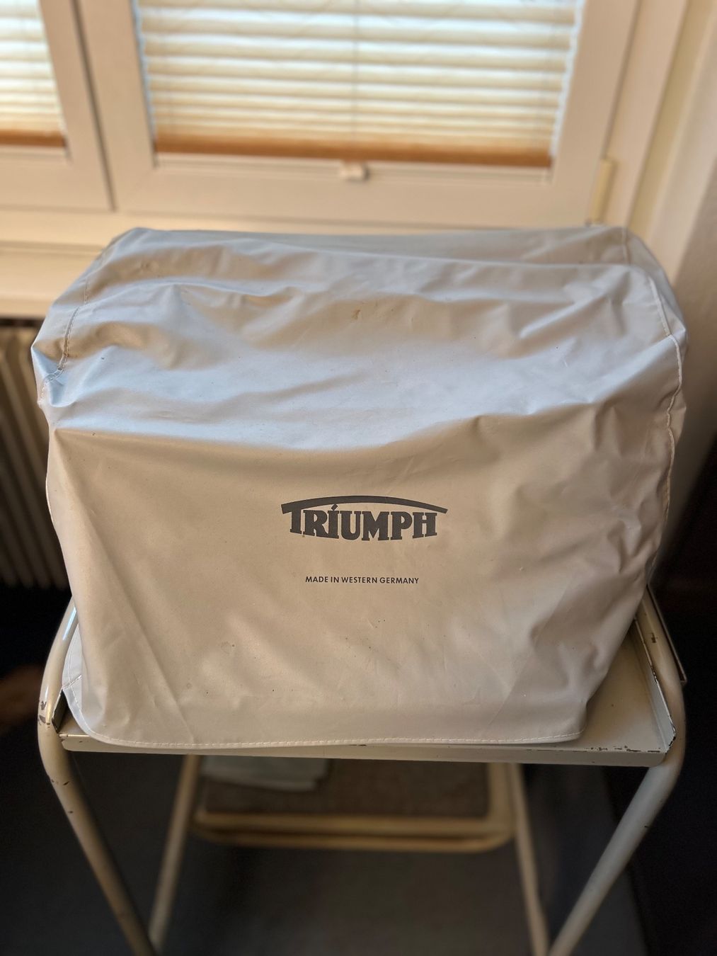 Triumph Macchine da scrivere: Triumph Matura 490 Schreibmaschiene – Usato da Unterägeri venduto da Hallihallox 3