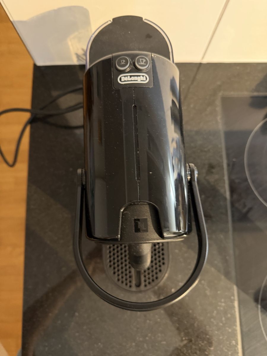 De'Longhi Macchine per caffè & Macchine per espresso: Nespresso DeLonghi Essenza Coffee Machine - Black, Grea – Usato da Zürich venduto da cat_x6kn 3