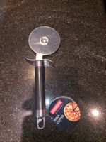 Pizza Cutter / Schneider EDELSTAHL (NEU) - Versand nur 2 CHF