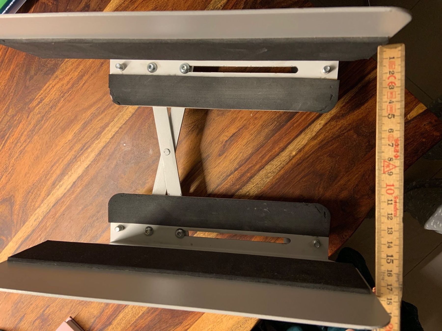 Altro in Decorazioni & Accessori: PC Ständer mit Rollen – Usato da Giswil venduto da Pingu109 7