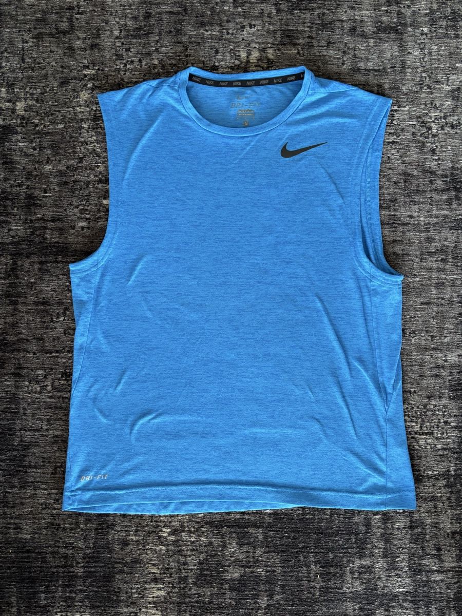 Nike T-shirt: Débardeurs Nike  – Usato da Conthey venduto da deb_29ww 1