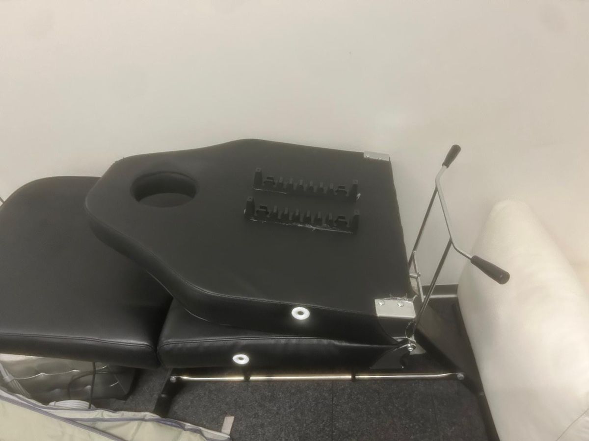 Sedie a sdraio: Kosmetikliege / Massageliege – Usato da Aarau venduto da Dr.Ikic 2