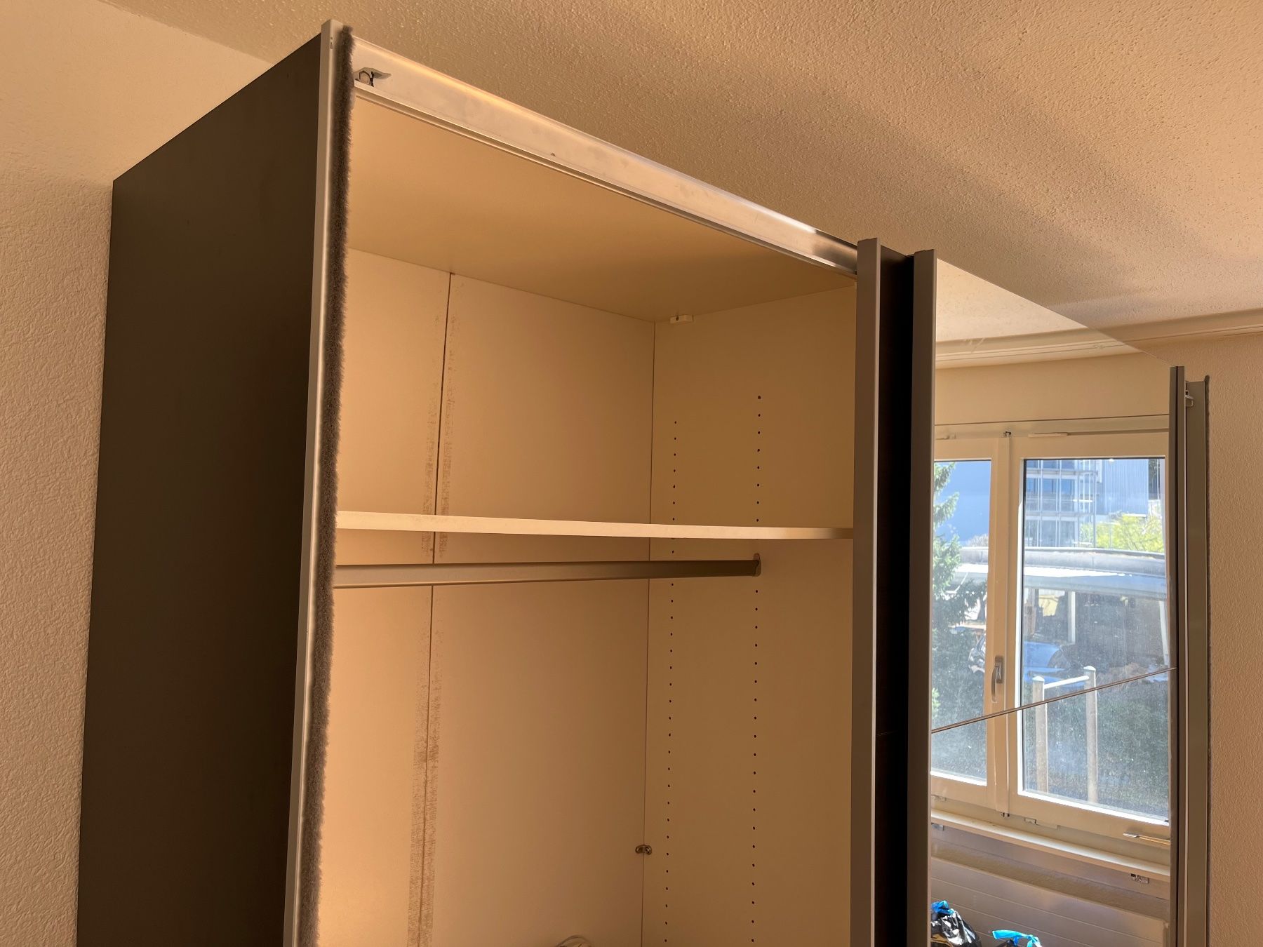 Armadi: Hochwertiger Kleiderschrank – Usato da Trimbach venduto da mm1 2