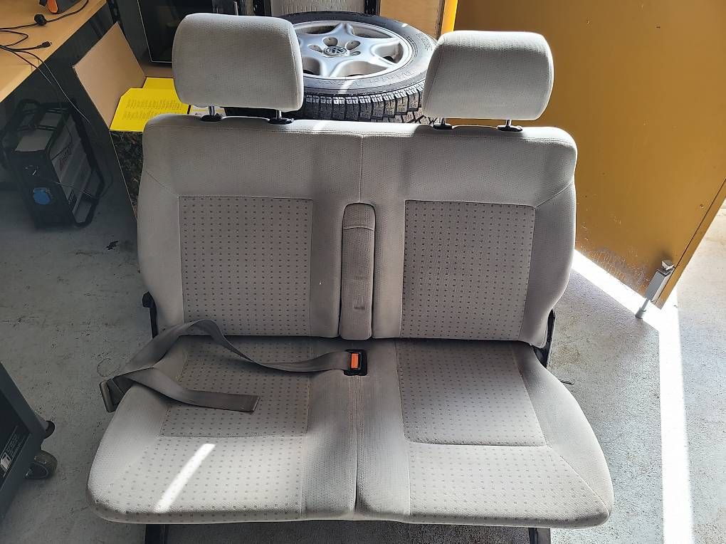 VW Toutes les pièces auto: Sitzbank hinten VW T4 – D'occasion à Rickenbach LU par kel_2zfz 2