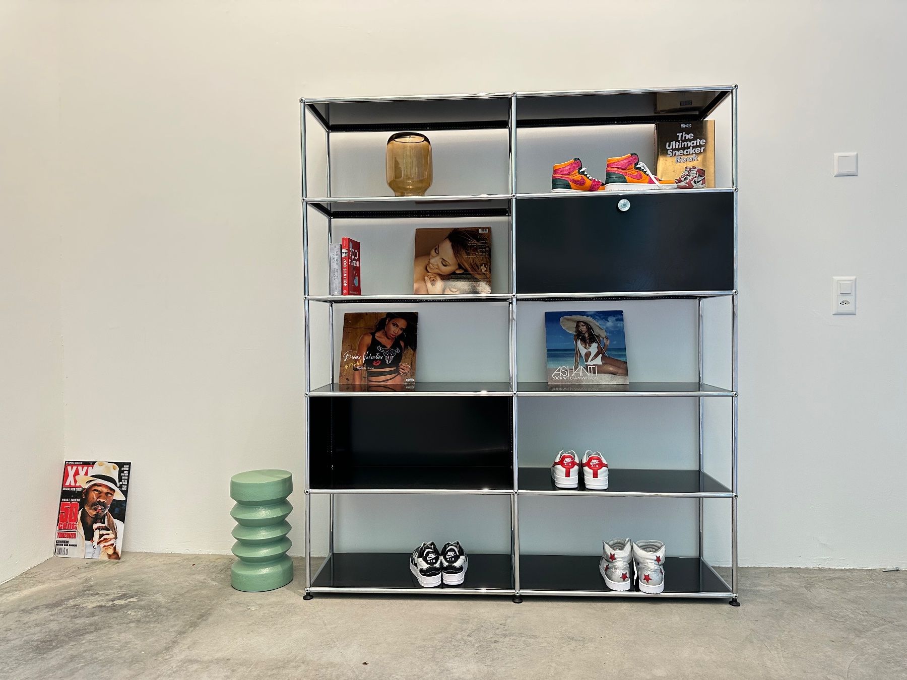 USM Scaffali: USM Highboard 2x5 grafitschwarz, Top Zustand – Usato da Grenchen venduto da Design-Outlet 2