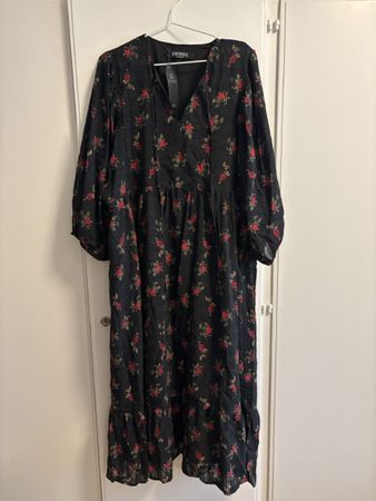 Disturbia Kleid UK 20 / EU 48 mit Rosenmuster, neu