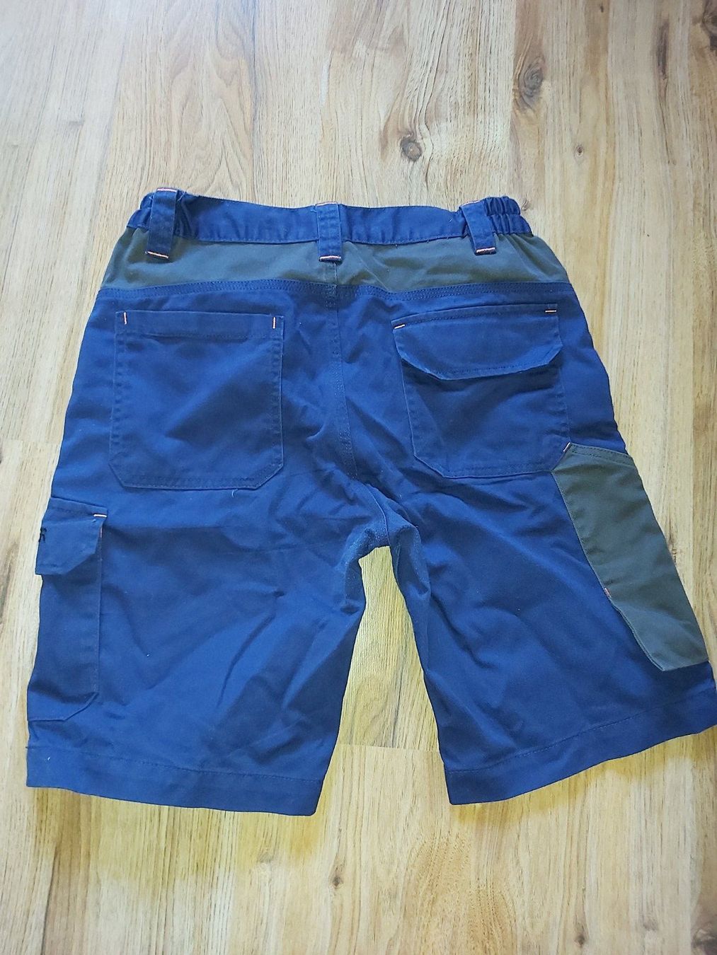 Pantaloni: Short de travail T. S – Usato da La Rippe venduto da veromaud 1