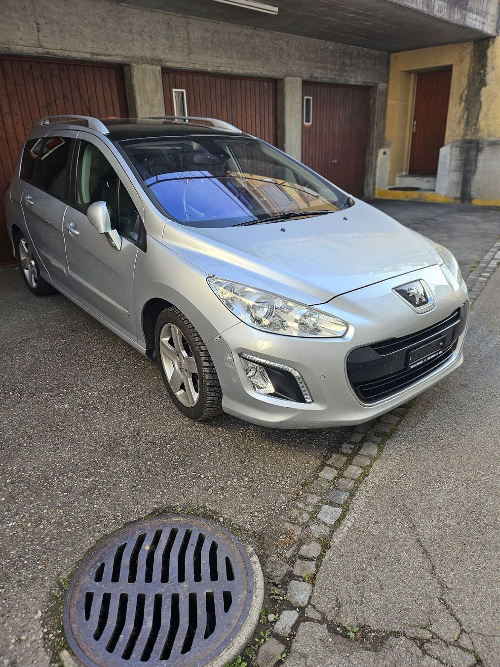 Peugeot Automobili: peogeot 308 SW Kombi – Usato da St. Gallen venduto da Audi-sq5