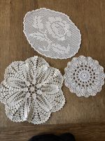 3 handgehäkelte Deckeli