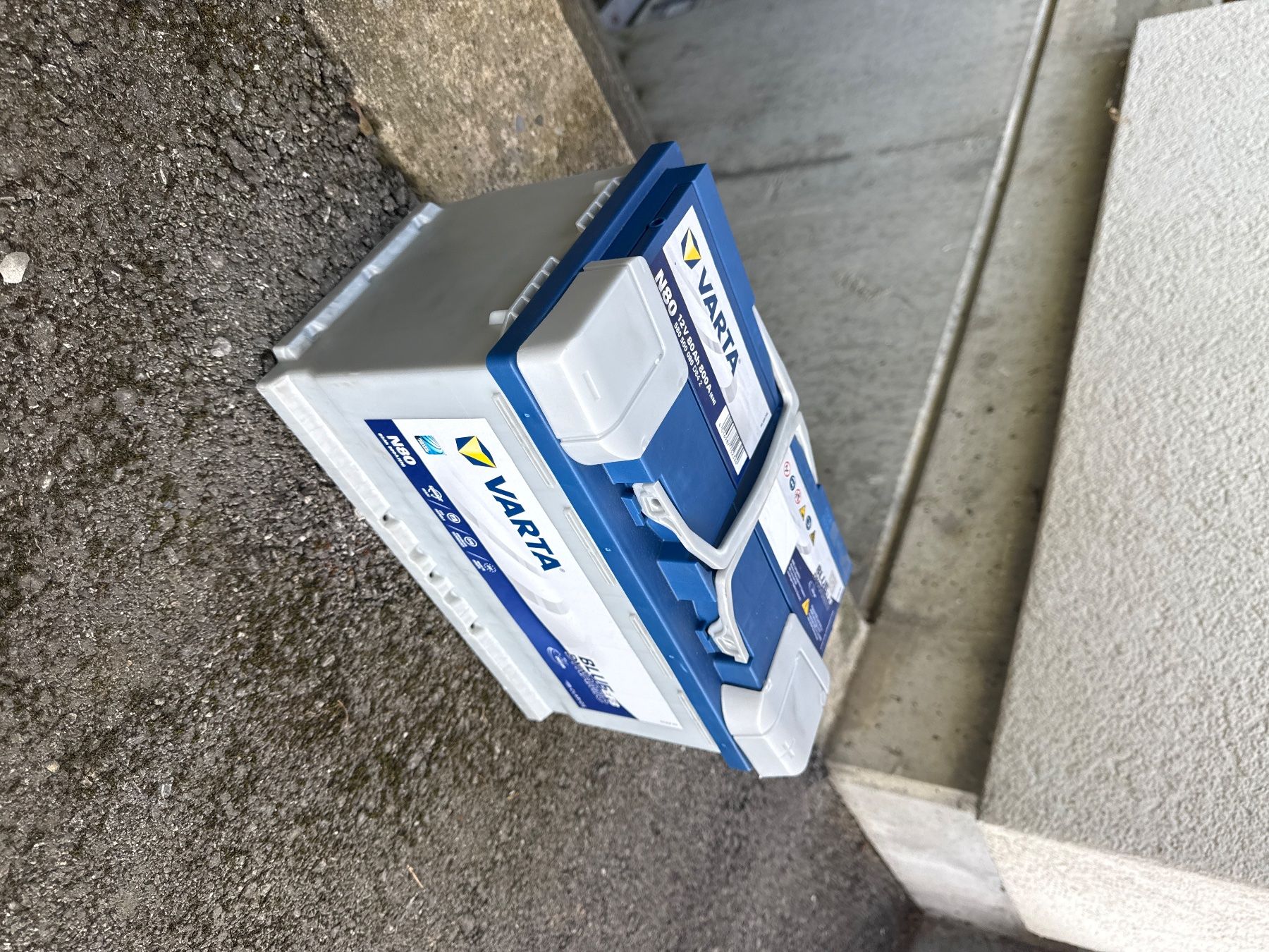 Varta Batterie: Varta N80 Blue Dynamic 12V 80Ah 600A Batterie – Usato da Bellach venduto da bus_zw5y 1