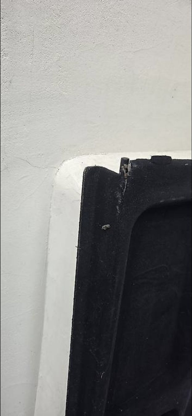 BMW Tutti pezzi di ricambio auto: Kofferraumabdeckung E36 Compact, gebraucht – Usato da St. Gallen venduto da justmeeee 2