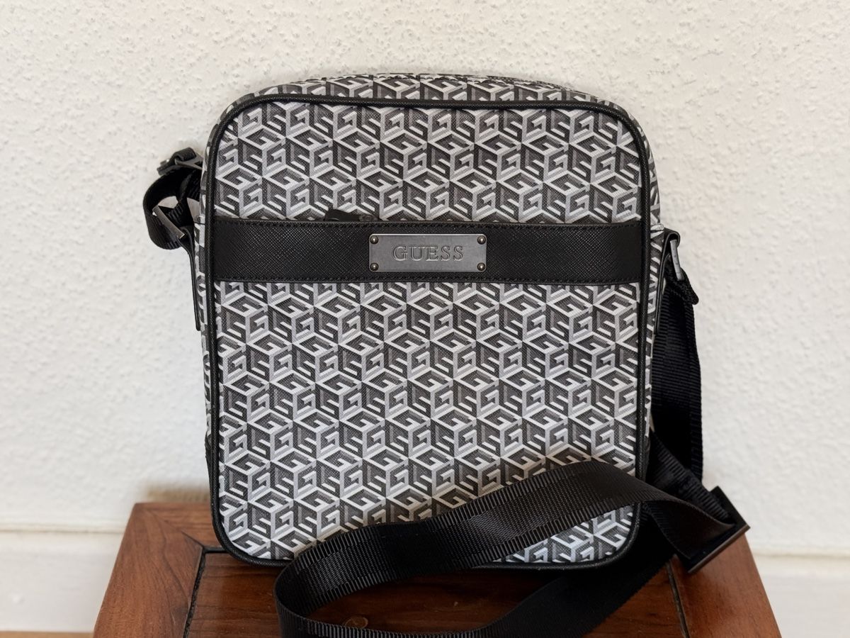 Guess Borse: Guess Crossbody Bag G Cube Collection – Usato da Lausanne venduto da KolaG7