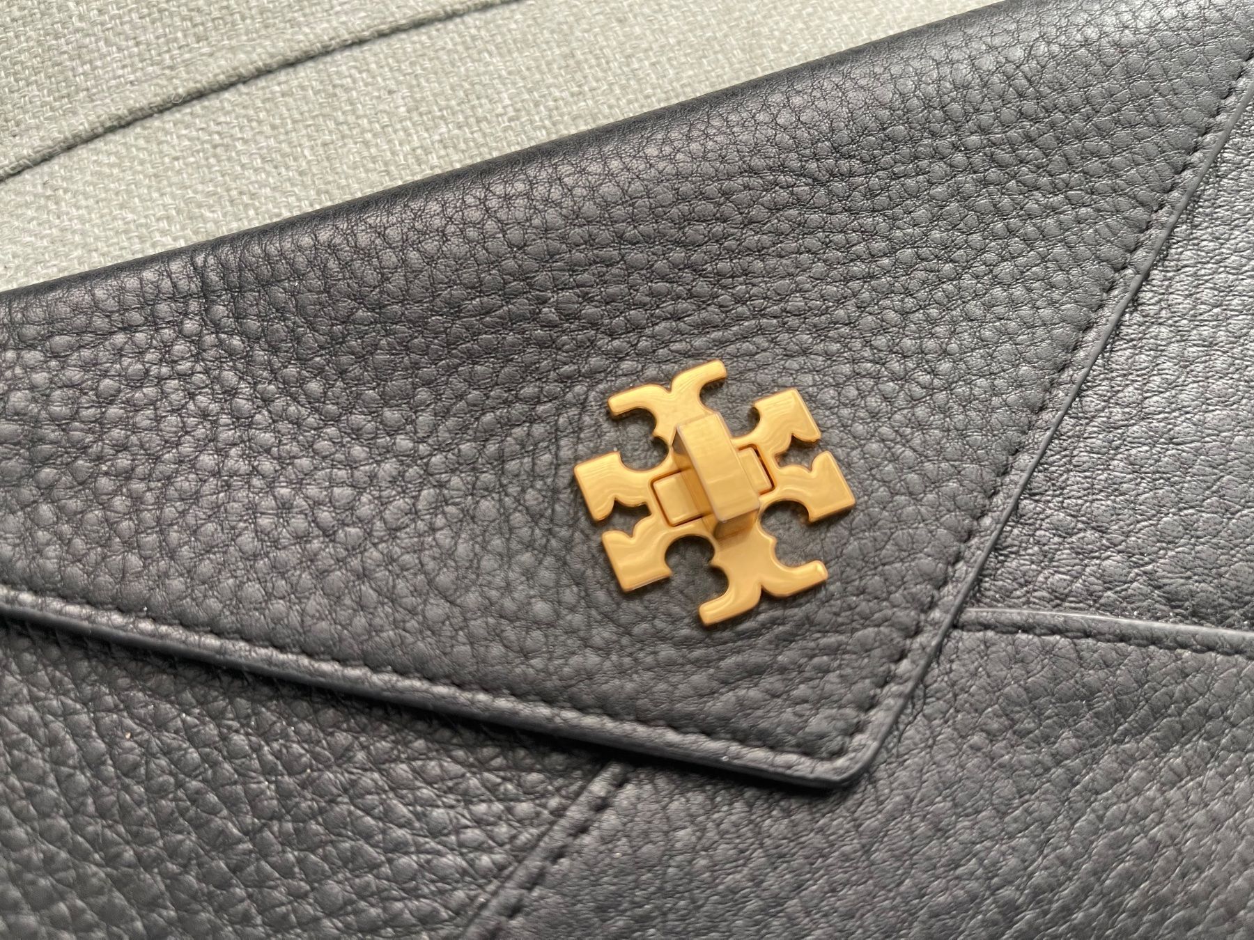 Tory Burch Sacs femmes: Tory Burch Clutch, Leder, Schwarz – D'occasion à Cham par pri_9ktk 1