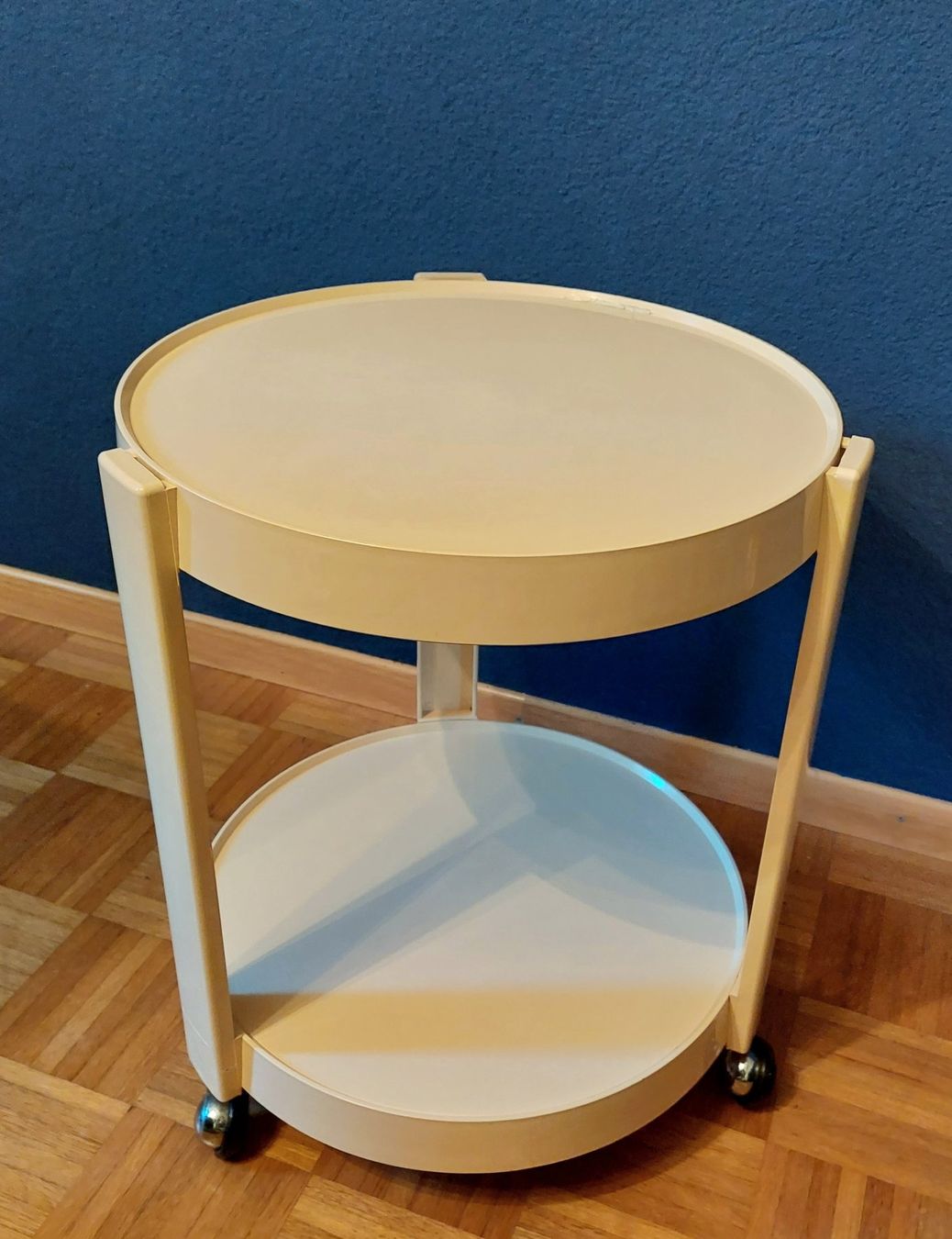 Tische: Space Age 70er Jahre Beistelltisch – Gebraucht aus Thun von nad_x8nk 3