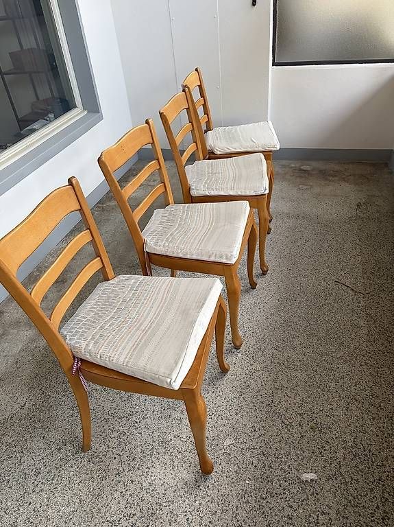 Stühle: 4 Stühle – Gebraucht aus Bern von dwe_f89j