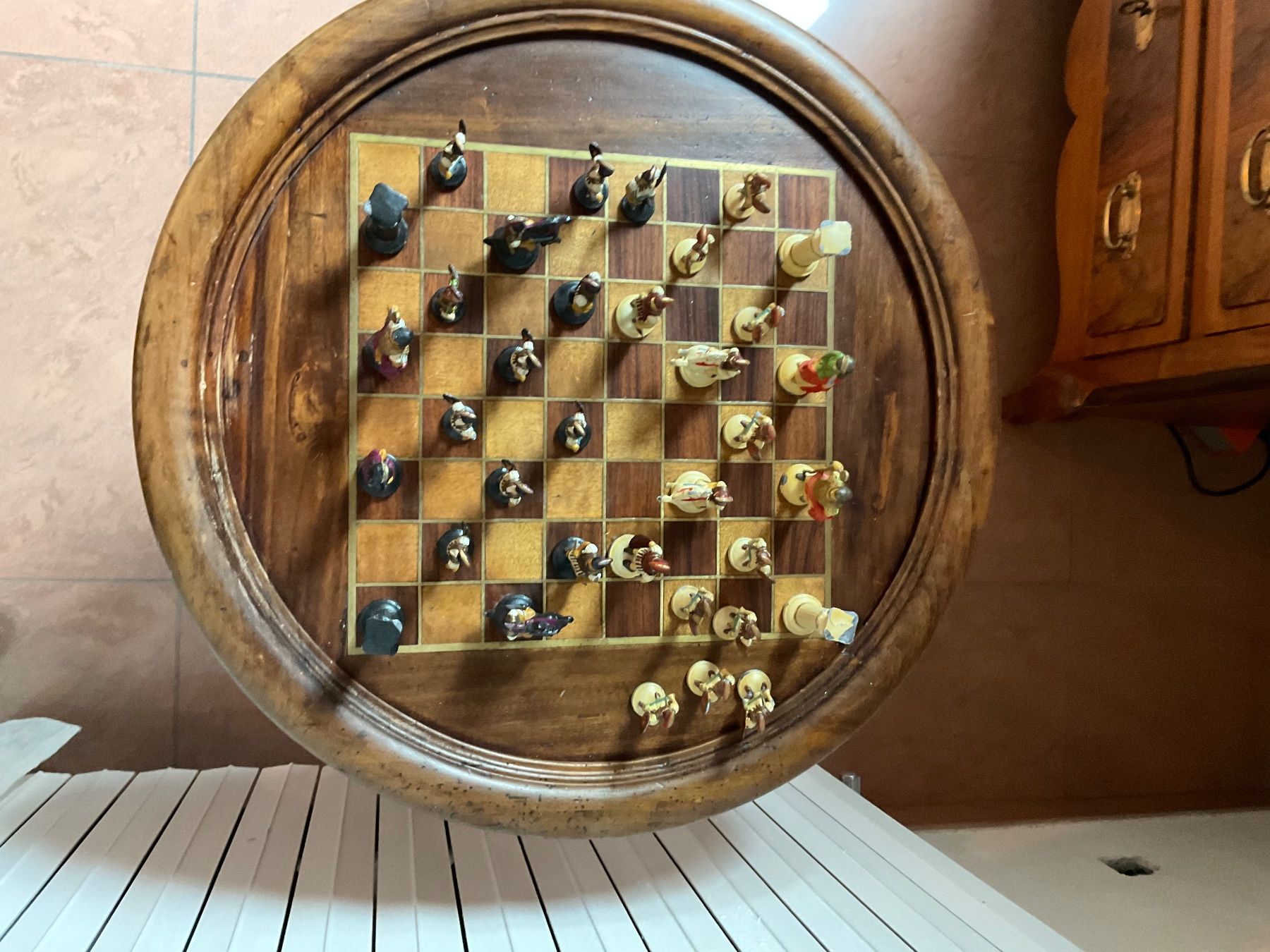 Tische: Tavolo con scacchi figure – Gebraucht aus Allschwil von pcar25 4