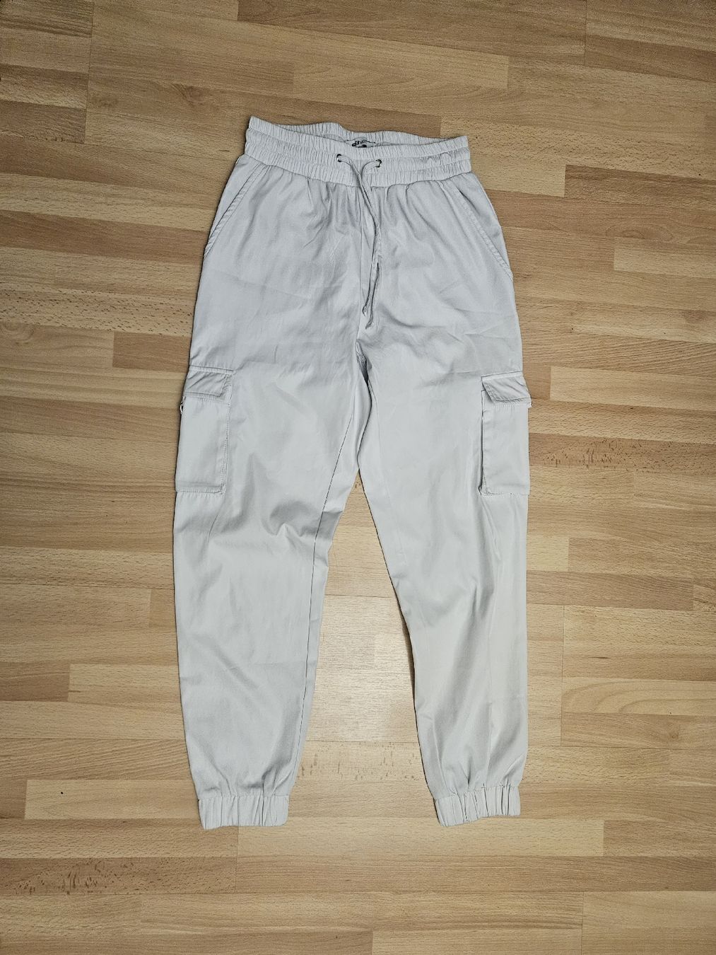 Pantaloni: FB SISTER Cargohose hellgrau Grösse S neu – Usato da Thun venduto da bia_crh9