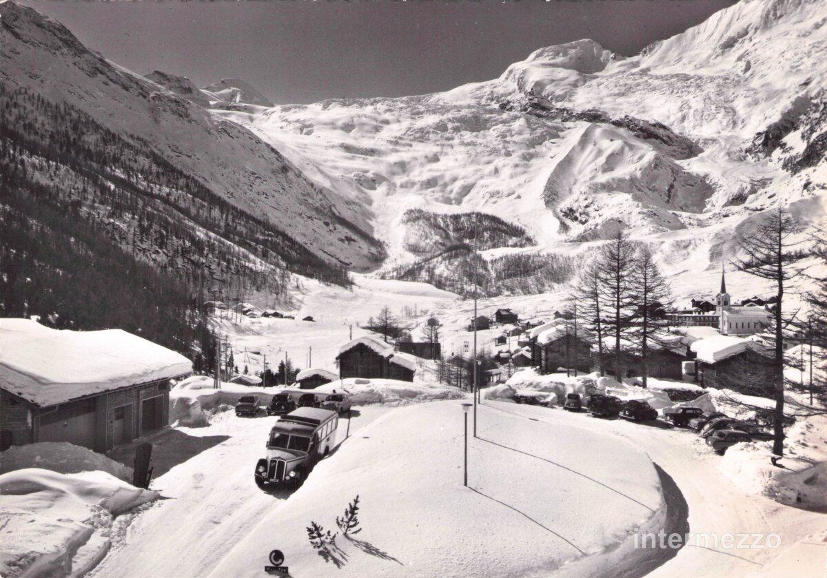 Cartes postales: Saas-Fee VS // Postauto Saurer Winter Schnee – D'occasion à Basel par intermezzo12