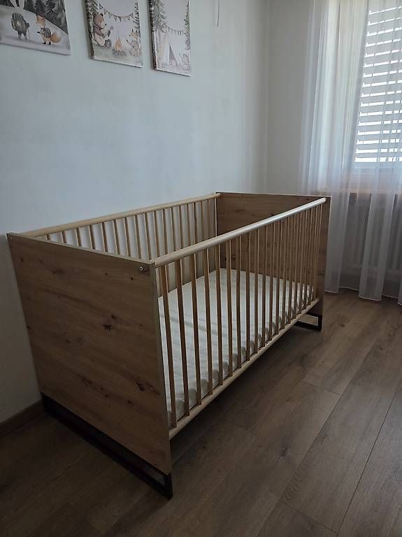 Lits: Babybett mit Wickeltisch/Kommode – D'occasion à Triesenberg par wild-hog