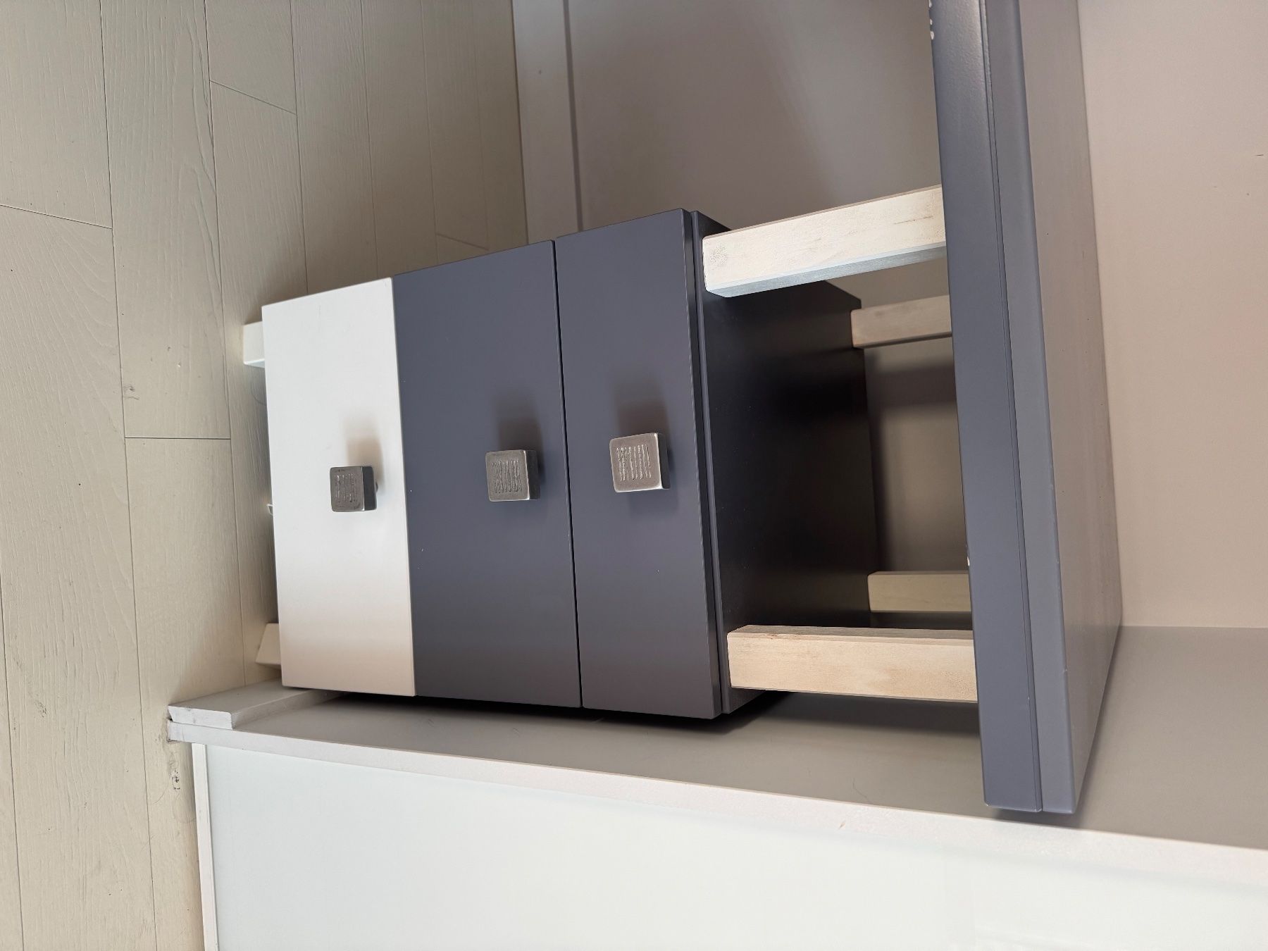 Schreibtische: Bureau avec 3 tiroirs – Gebraucht aus Pully von san_f8zc 1