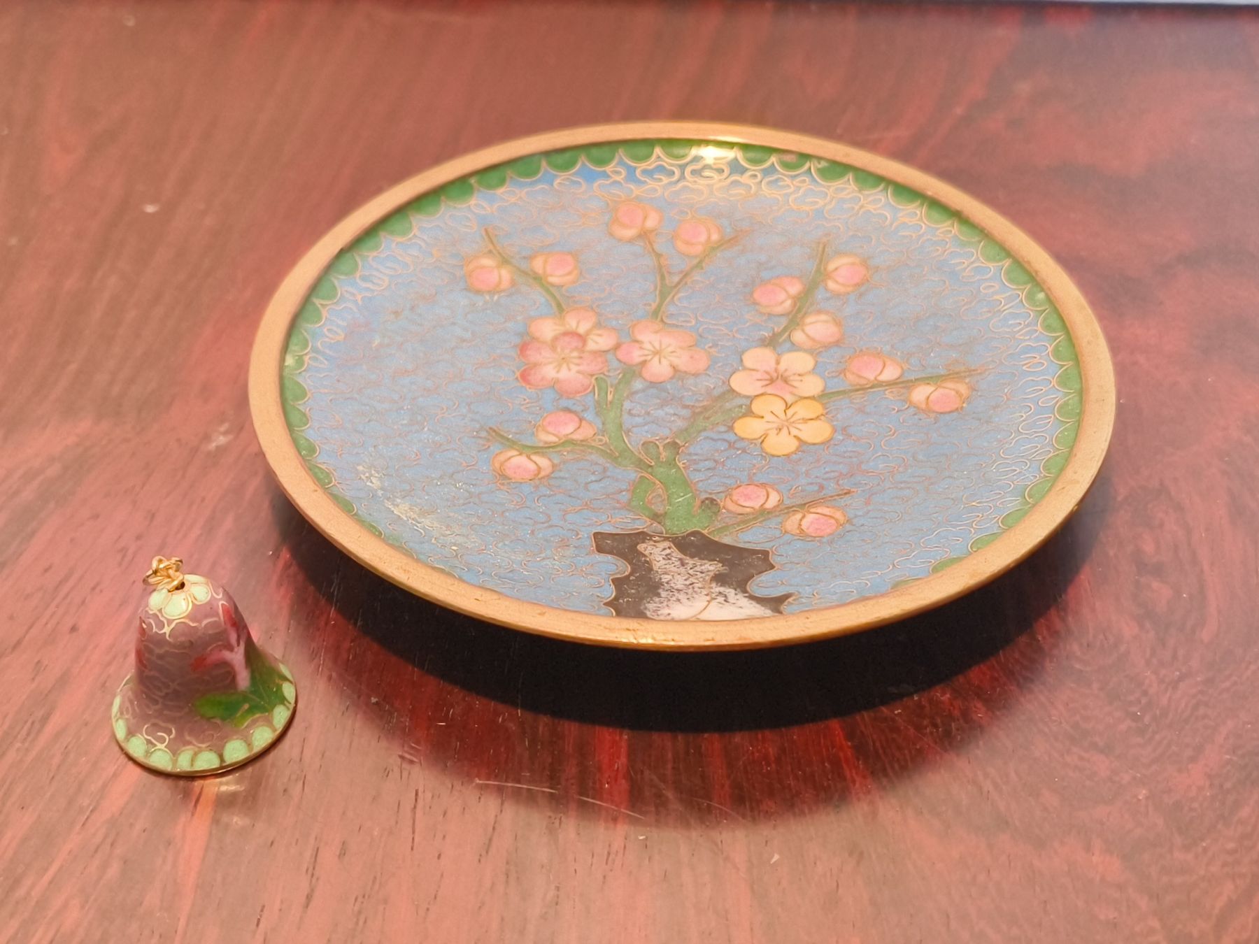 Piatti: Cloisonne Glocke Teller Vintage Messing Emaille Blume – Usato da stettlen venduto da VintageBern_ch