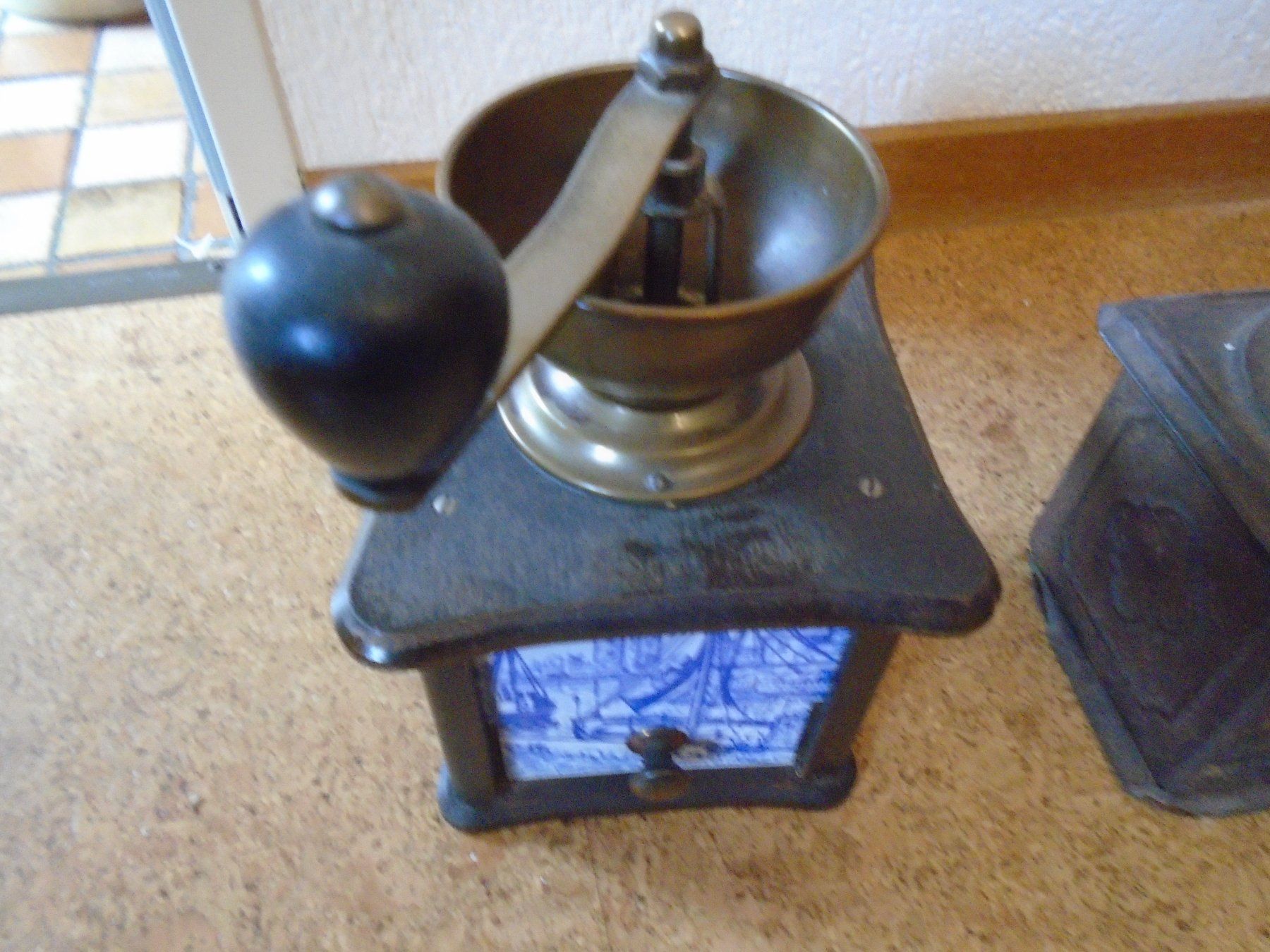 Elettrodomestici da cucina: Kaffeemühle Holz Keramik alt – Usato da Niederlenz venduto da Cedros58 4