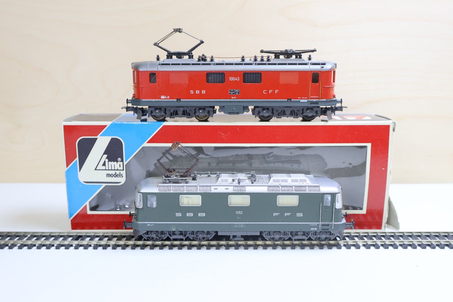 Lima Modellini di ferrovie: Lima Doppelpack 2 x SBB Re 4/4 E-Lok H0 DC - Schöne Modelle – Usato da Winterthur venduto da Monstera 1