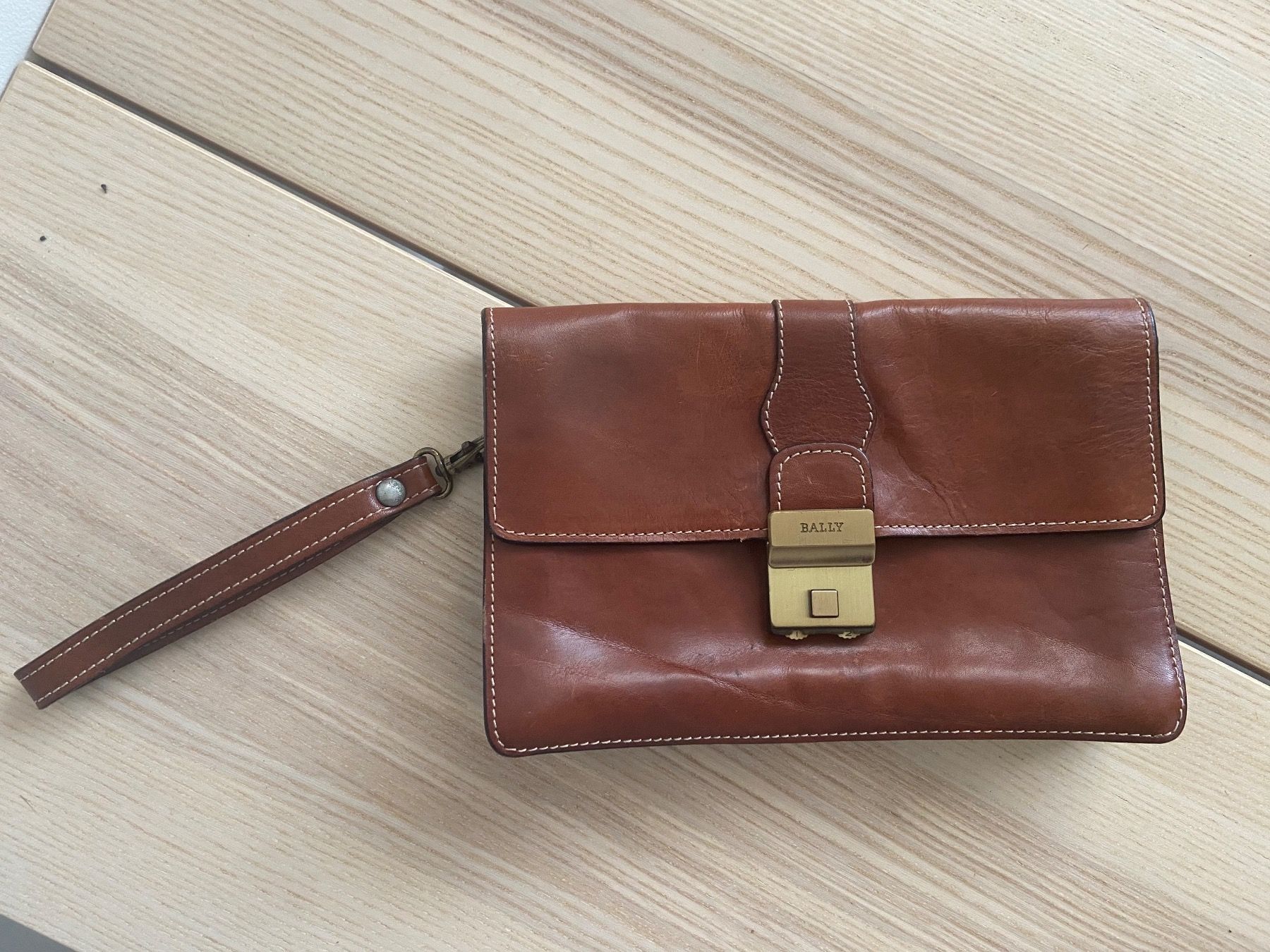 Bally Borse: Original Bally Ledertasche mit Verschluss – Usato da Zürich venduto da Eves.vintage.element