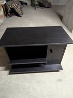 Mobiletto nero in legno con rotelle 