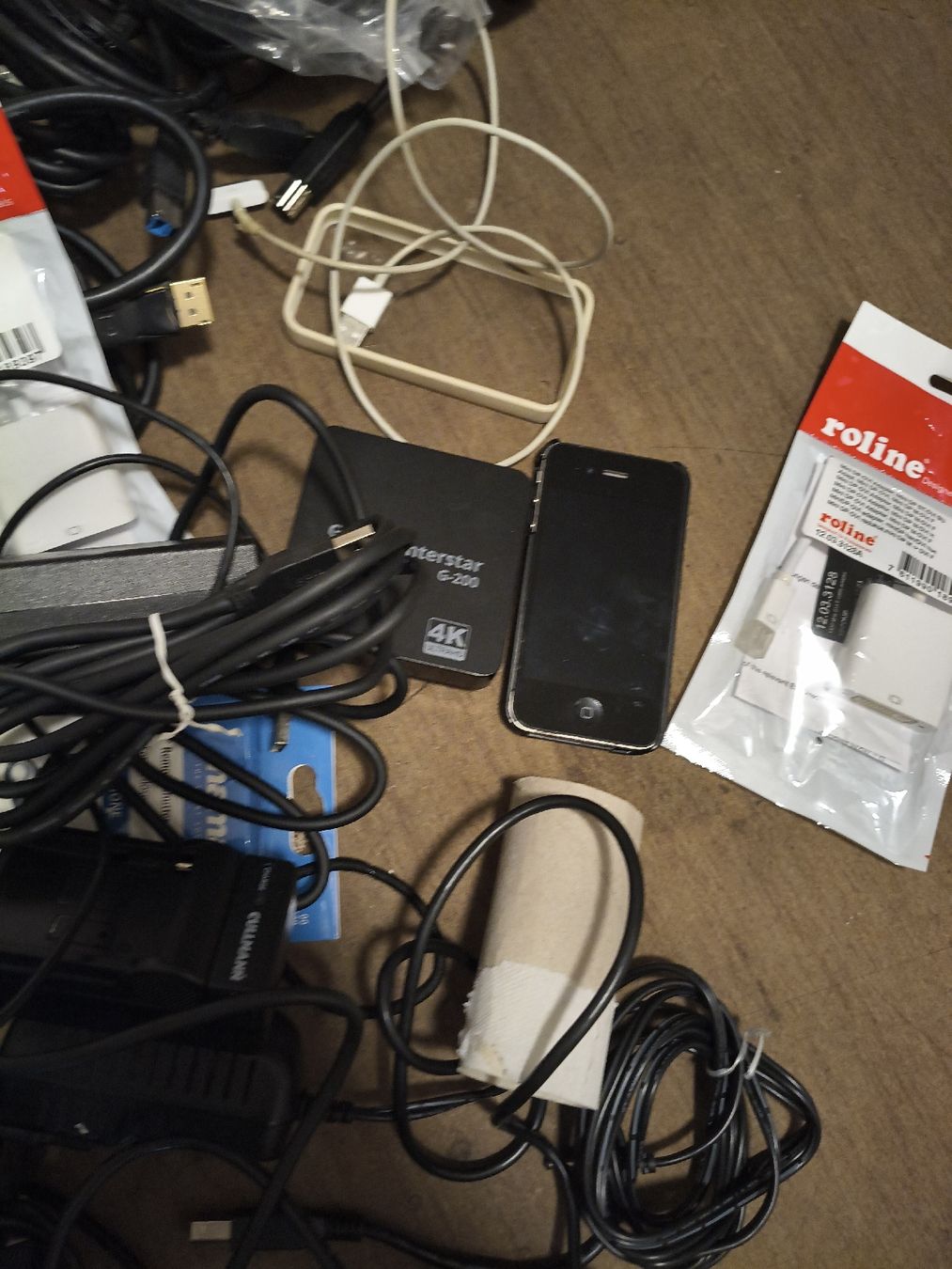 Câbles: Various electronic accessories and cables mixed lot – D'occasion à Zürich par TrainLine 3