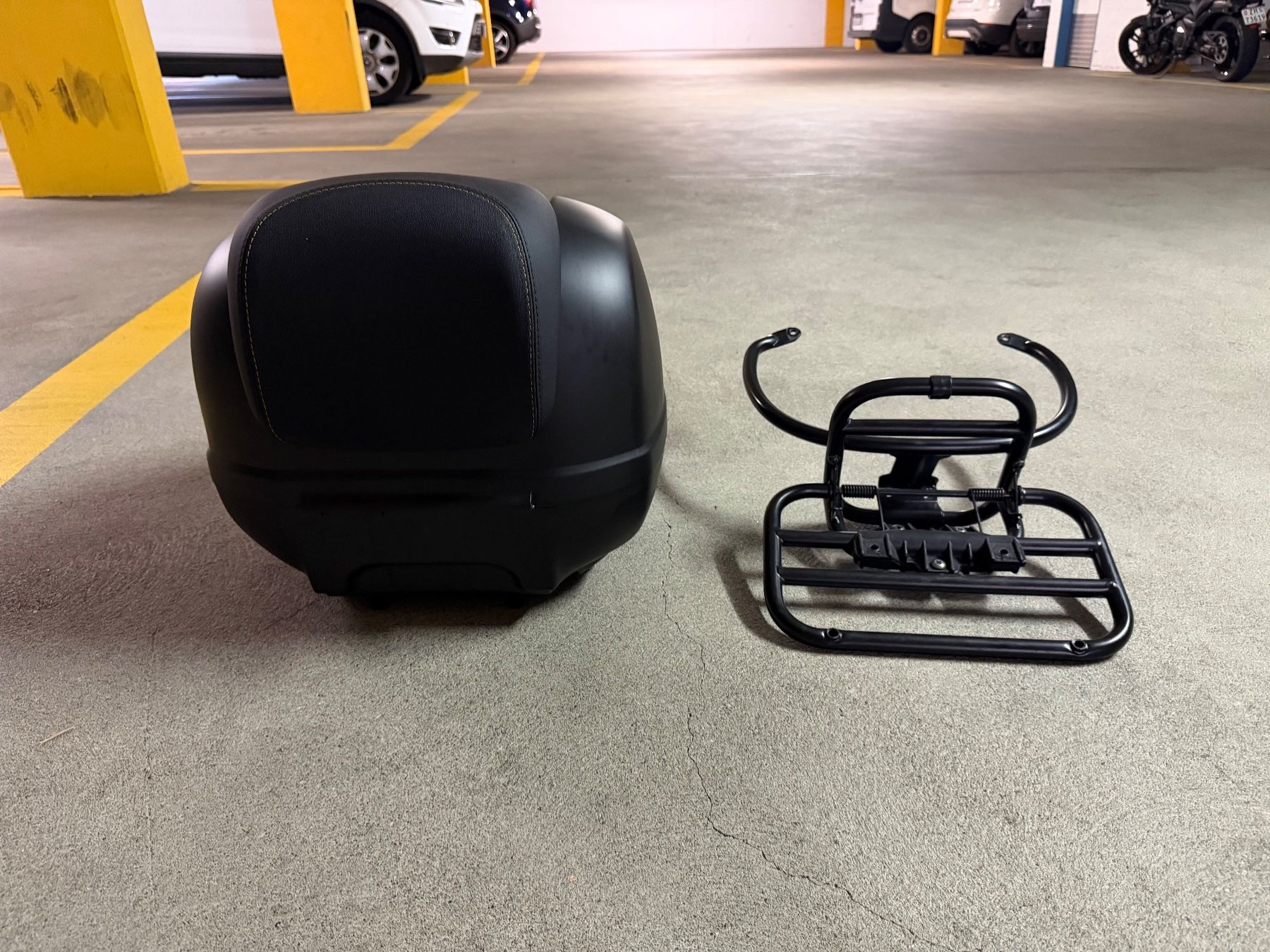 Vespa Topcases: Vespa GTS 300 Topcase – D'occasion à Bassersdorf par Botrix77