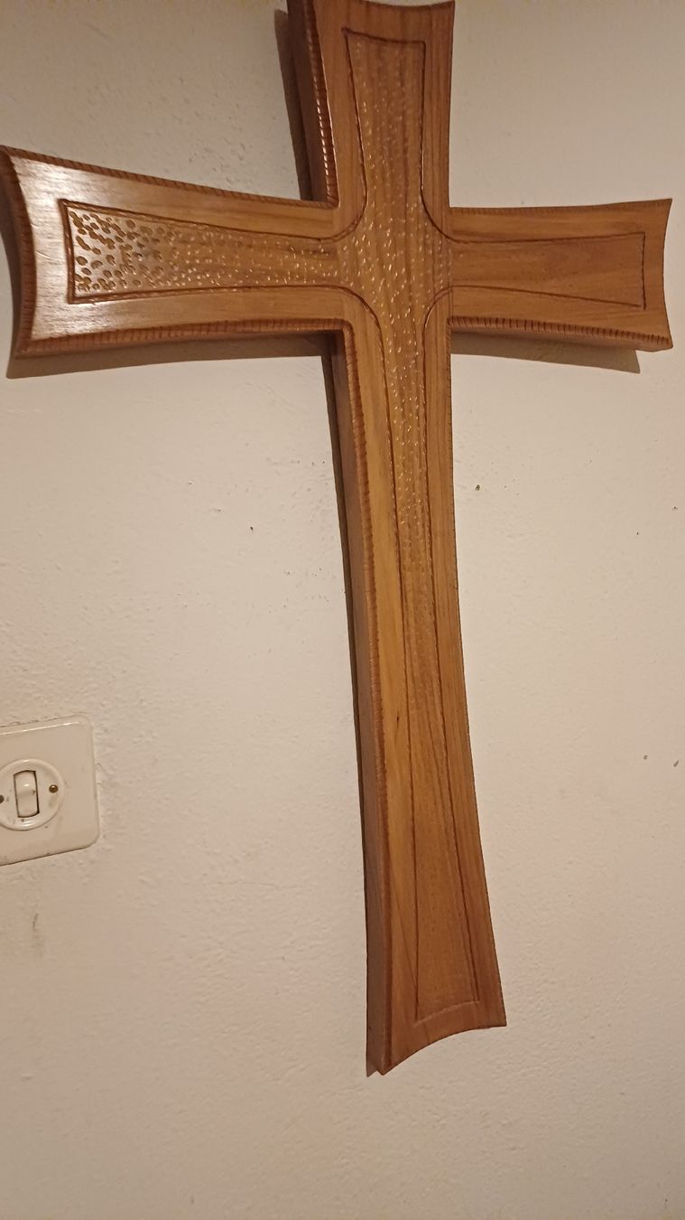 Articoli in legno: Grosses Holzkreuz – Usato da Flawil venduto da Naphtali 2
