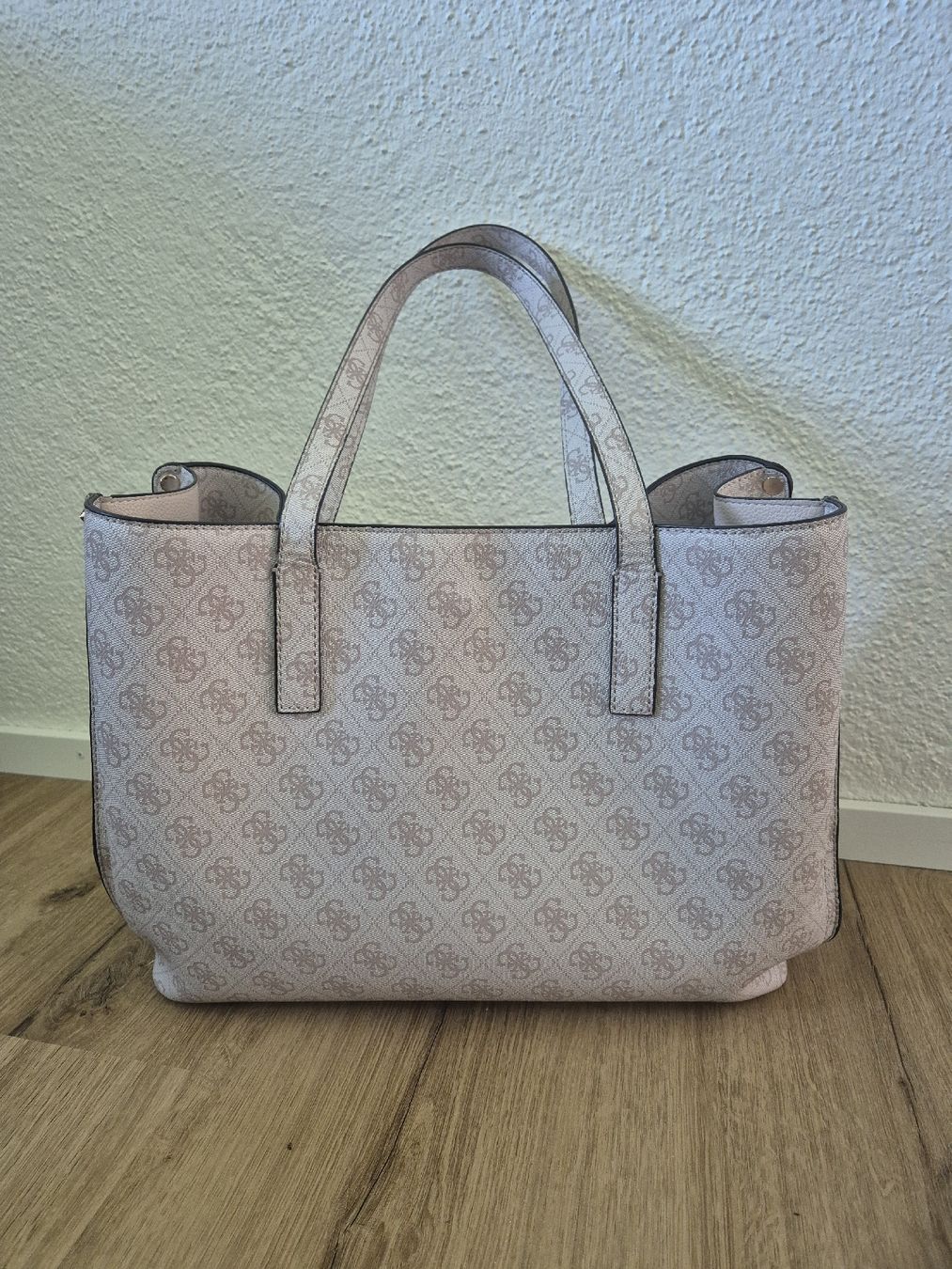 Guess Sacs femmes: Handtasche Guess – D'occasion à Oberriet SG par bae_2kbx 1