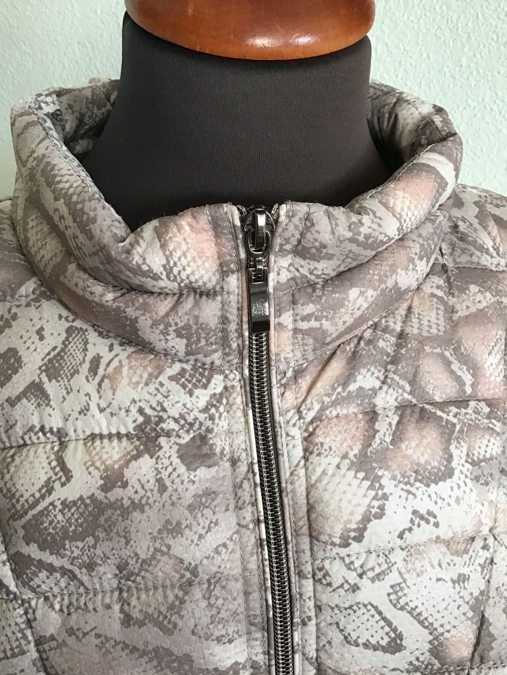 Bonita Jacken: BONITA wattierte Steppjacke Pythonprint Gr. 38/40 – Gebraucht aus Besazio von lionheart63 3