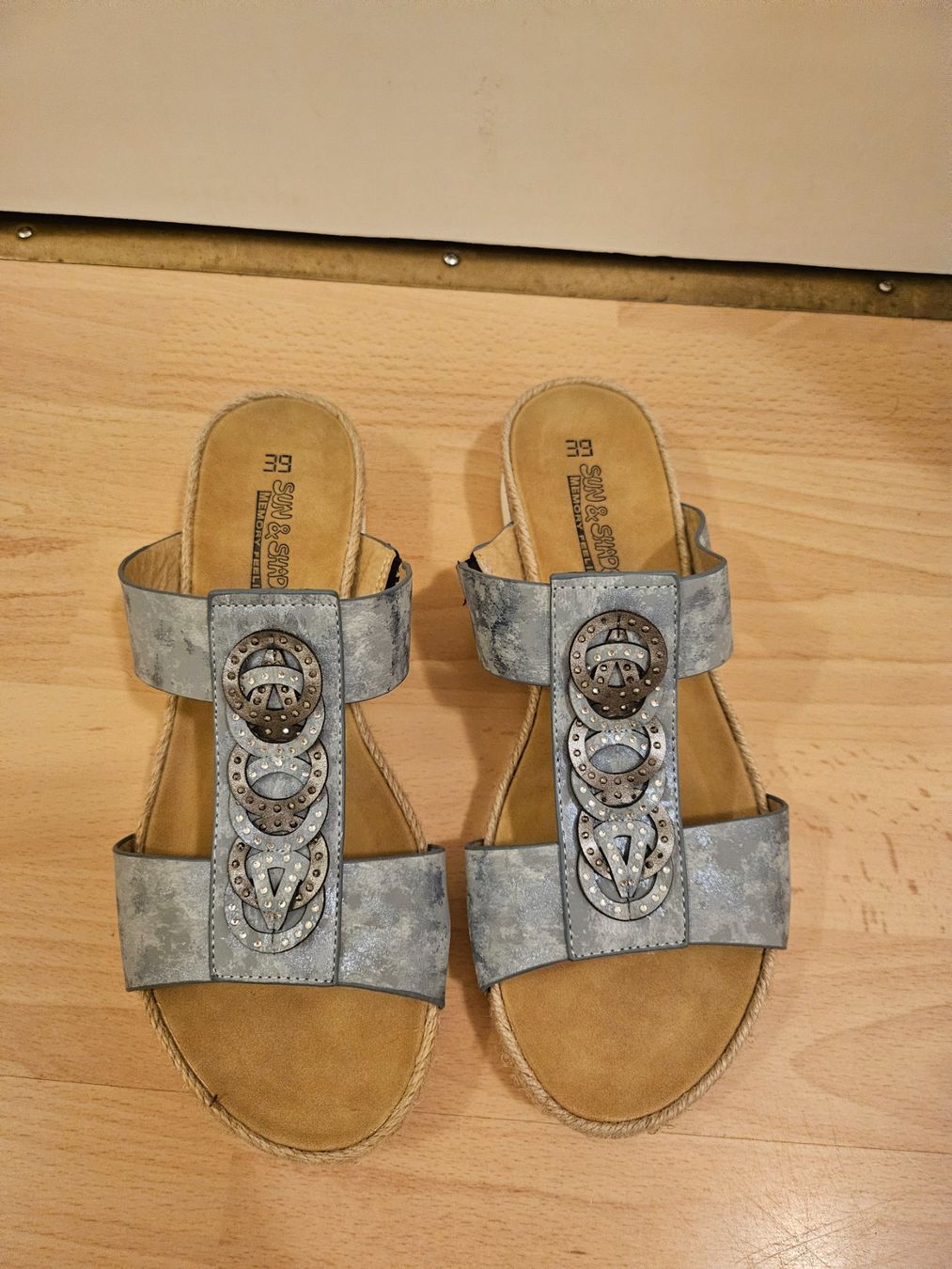 Scarpe da donna: Hausschuhe – Usato da Kefikon TG venduto da Livline