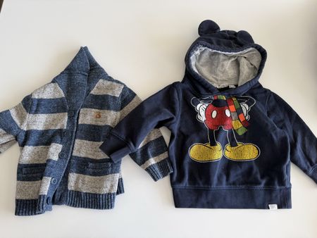 Baby Gap Pullover und Disney Hoodie Grösse 18-24 Monate