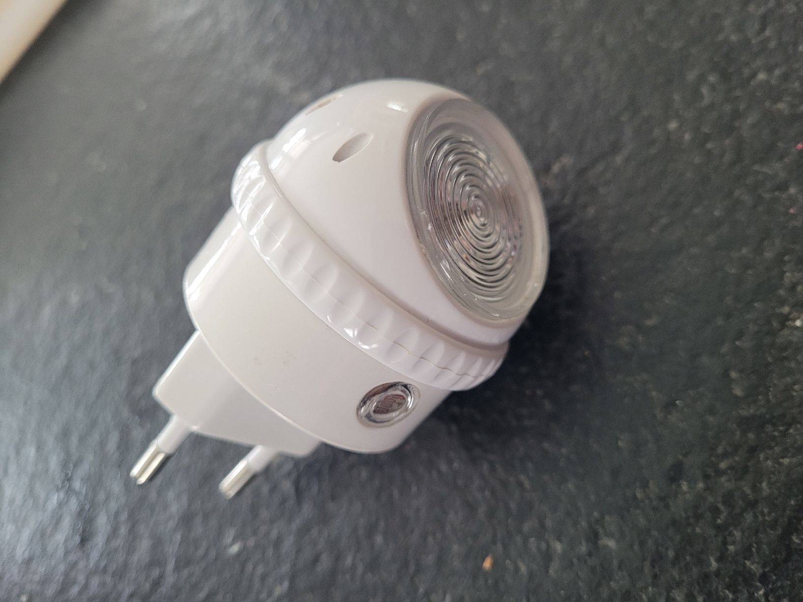 Lampade: Lumino notturno  – Usato da Giubiasco venduto da A.B00 1