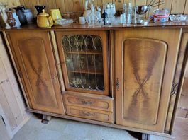 Wohnzimmerschrank