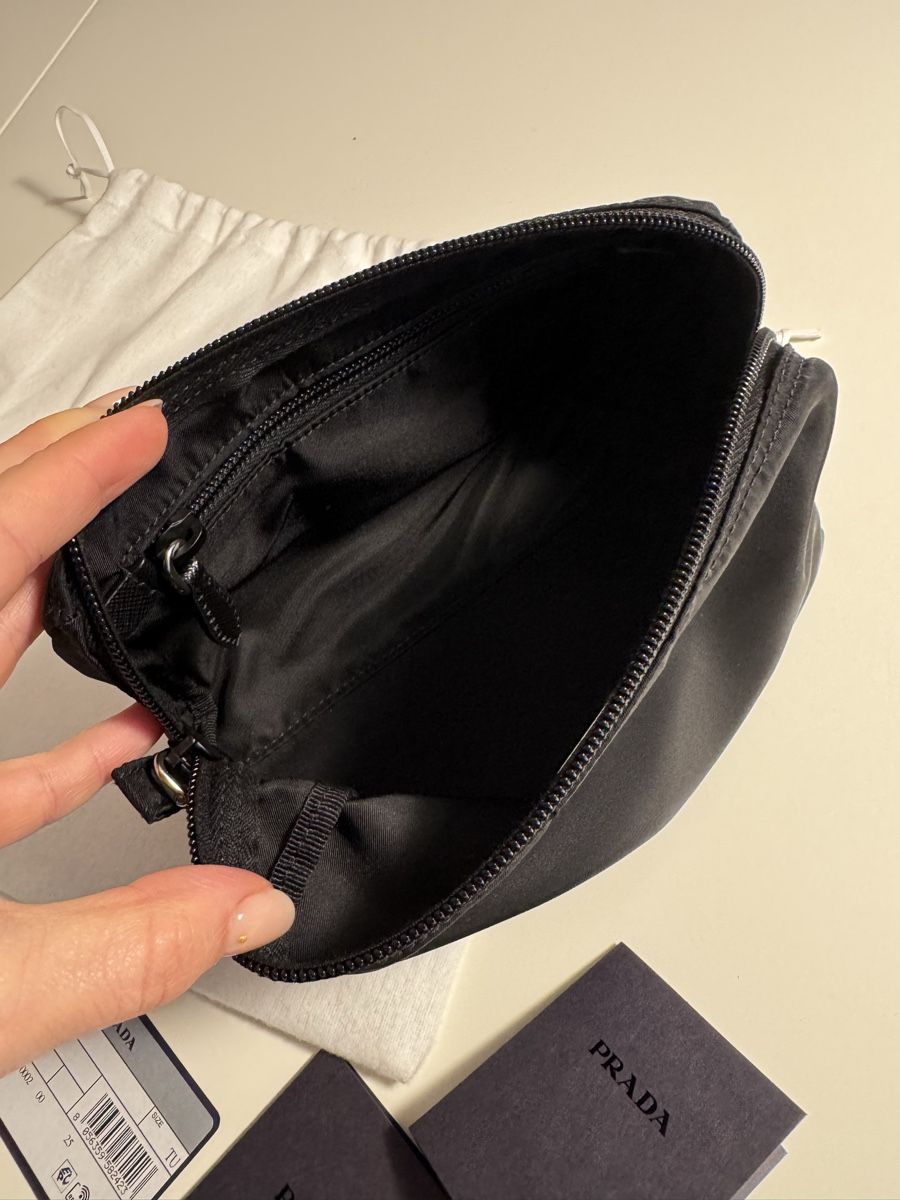 Prada Custodie per cosmetici: Neues Prada Necessaire – Nuovo e nell'imballaggio originale da Solothurn venduto da Vintage87 5
