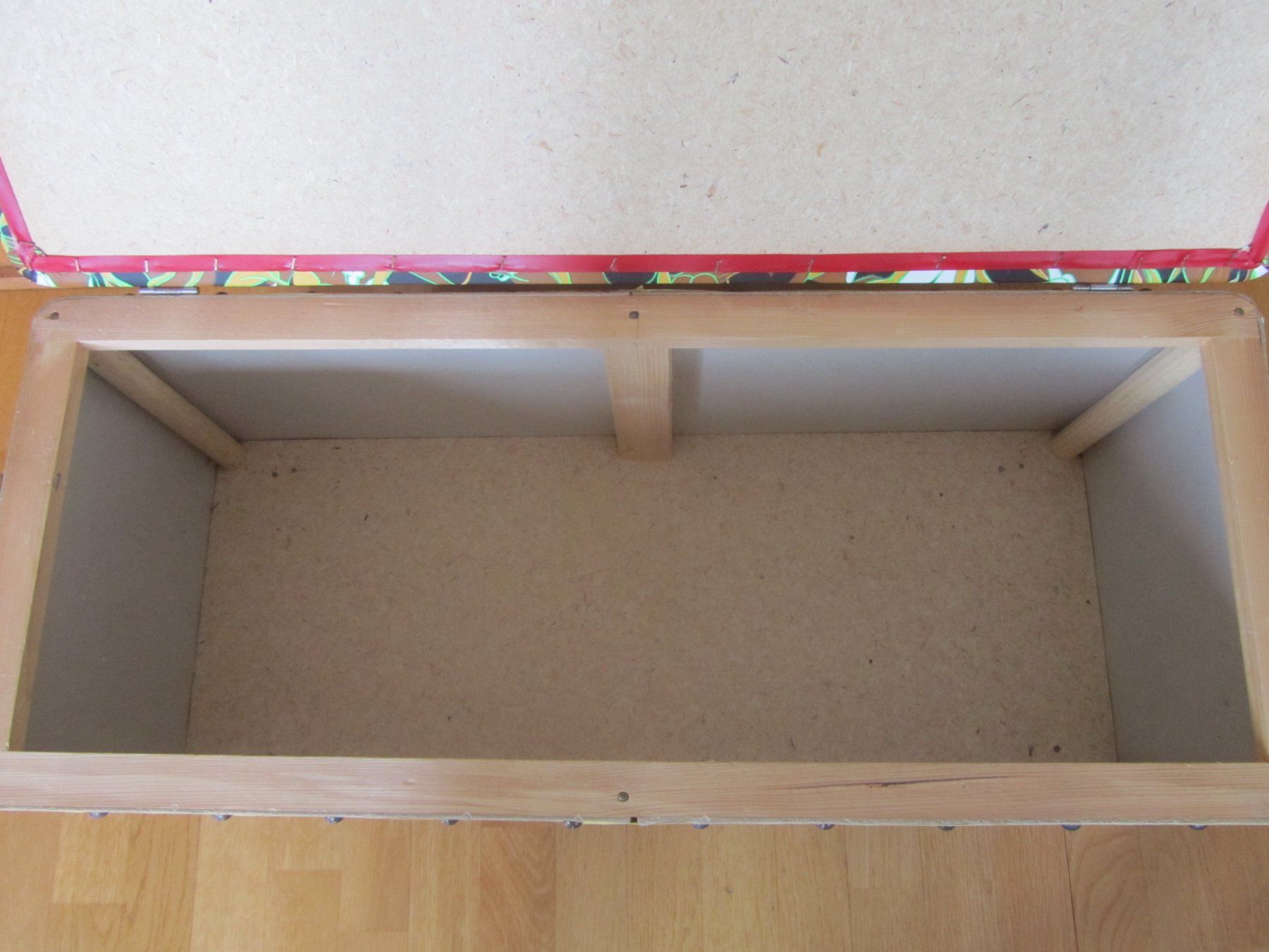 Cassapanche: Vintage Truhe mit Retro-Blumenmuster – Usato da Seengen venduto da mikelele 3
