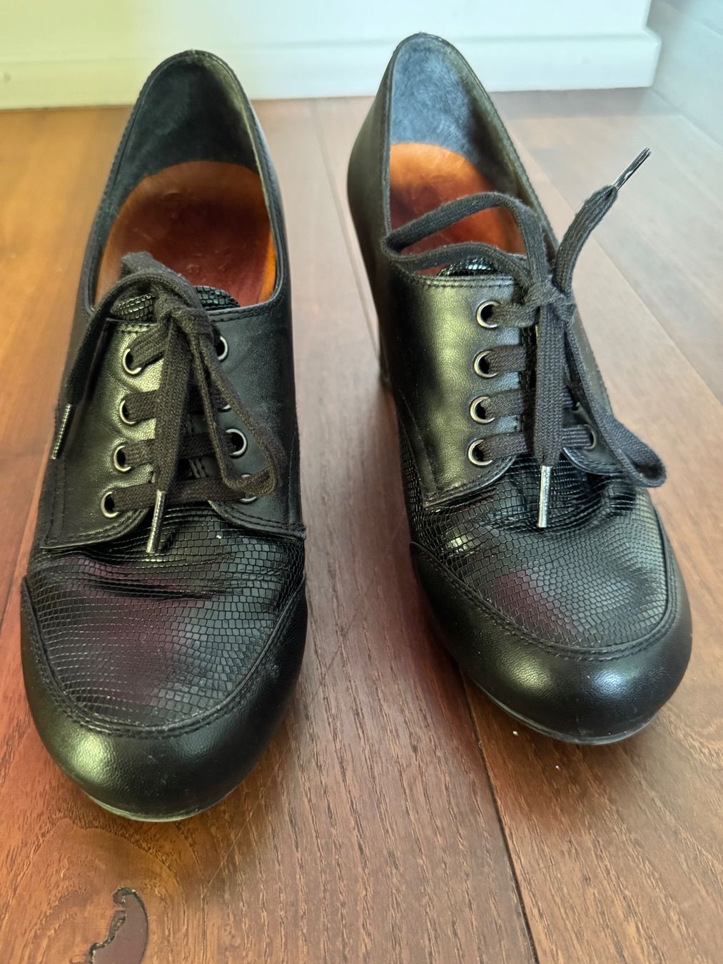 Scarpe da donna: Chie Mihara Leder-Pumps Gr. 39 schwarz – Usato da Zürich venduto da Parsimonious 7